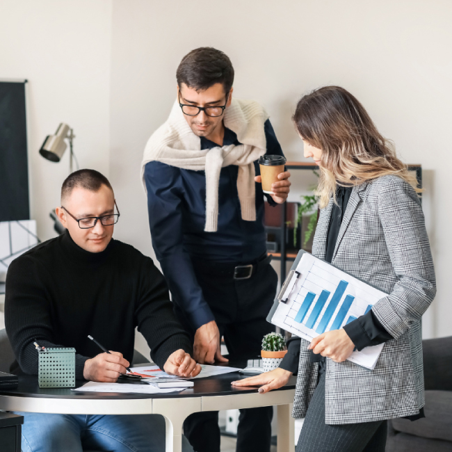 Profesionales colaborando en Inspira